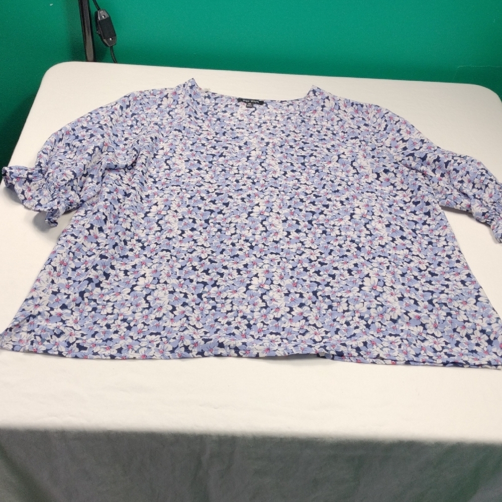 Well Worn Purple And White Floral Blouse Size XL